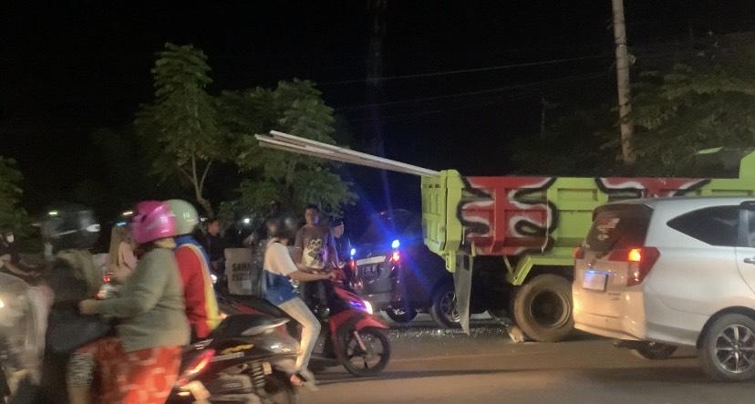 Kecelakaan-lalu-lintas-lakalantas-terjadi-di-Jl-Red.jpg