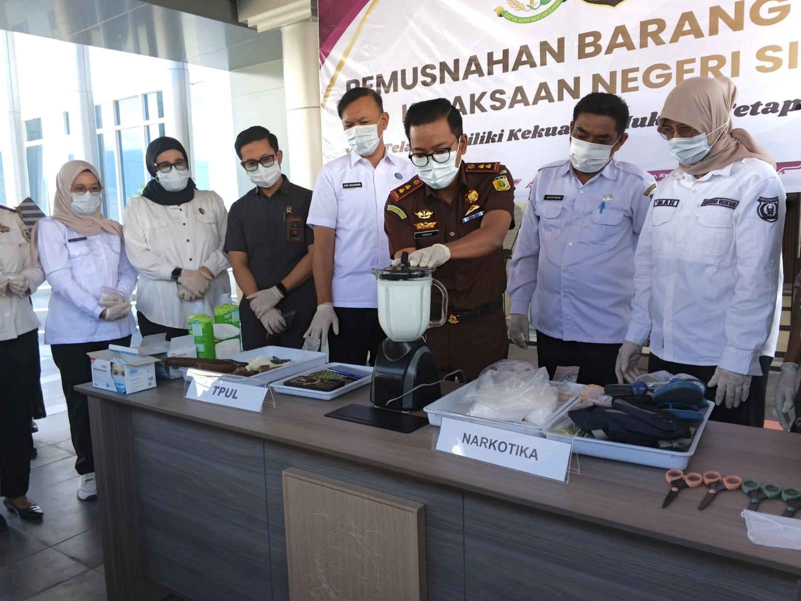 Kejari-Sigi-Musnahkan-Barang-Bukti-Perkara-Inkracht.jpg
