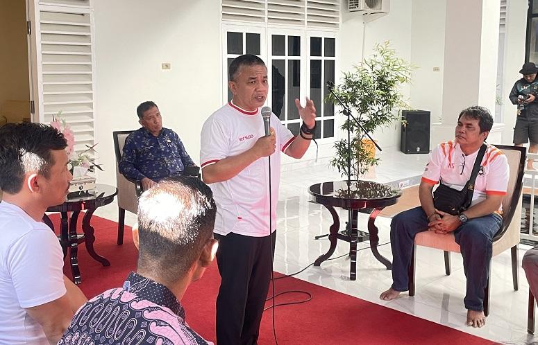 Ketua-Asprov-Persatuan-Sepak-Bola-Seluruh-Indonesia-PSSI-Sulawedsd.jpg