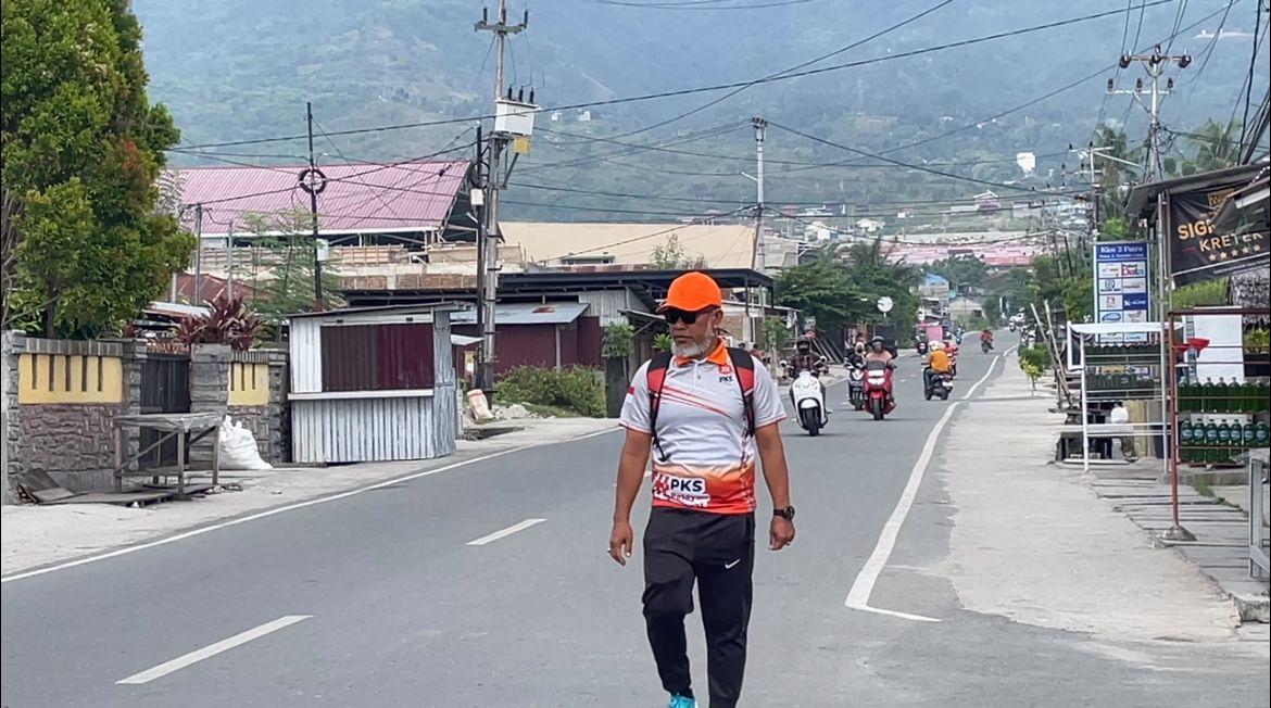 Gaungkan Hemat Energi, Legislator PKS Nurhalis Nur Jalan Kaki 6 Km ke Kantor Setiap Pagi