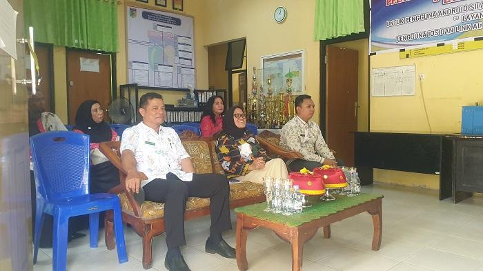 Lurah-Kabonena-Putra-M-Airlangga-bersama-Sekertarf.jpg