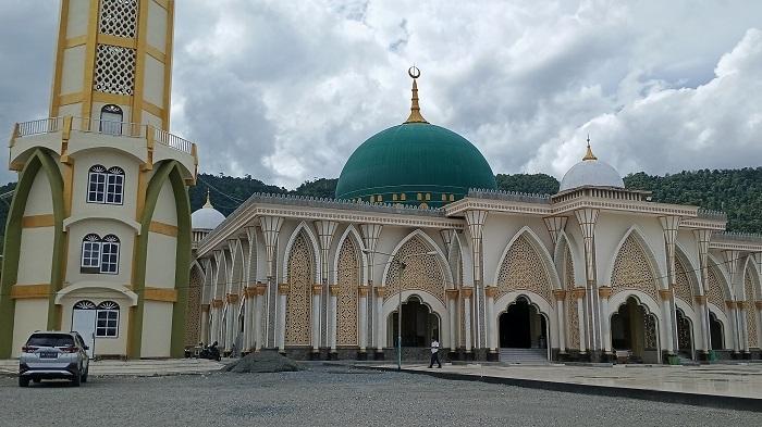 Dewan Kemakmuran Tata Ulang Halaman Masjid Agung An-nur Luwuk Banggai