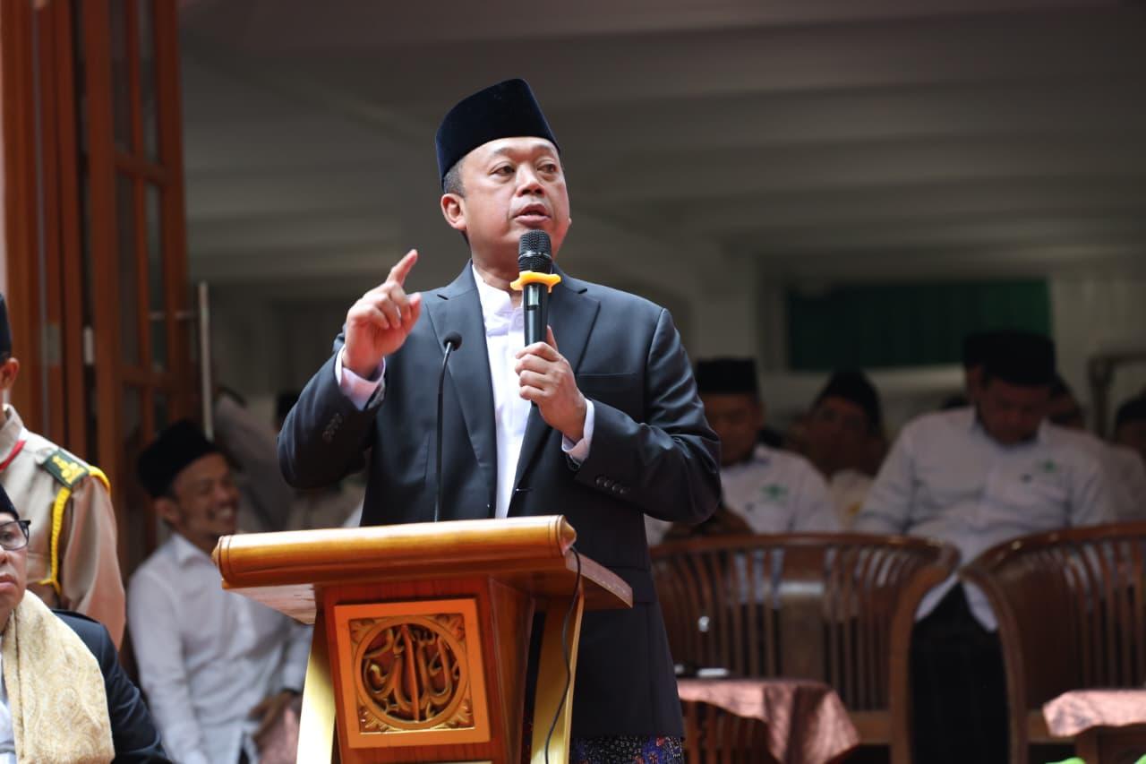 Menteri-Nusron-Wahid-di-Hari-Santri-2025.jpg