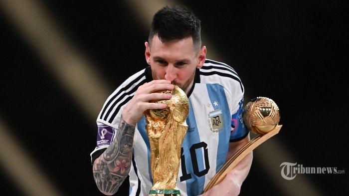Messi-bawa-Argentina-juara-Piala-Dunia-2022.jpg