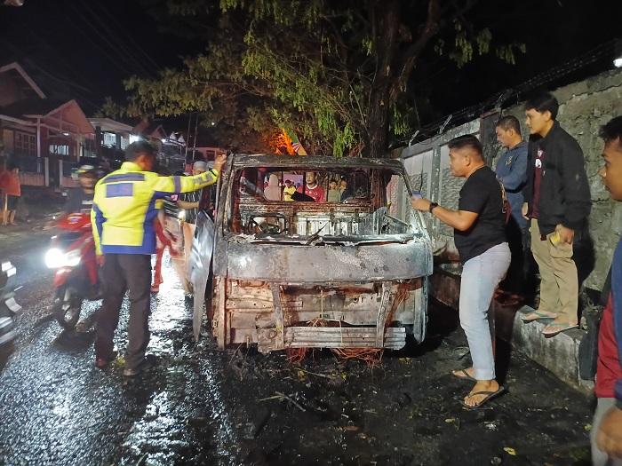 Mobil-Pikap-Diduga-Angkut-Solar-Terbakar-di-Depan-Pertamina-Patra-Niaga-Luwuk.jpg