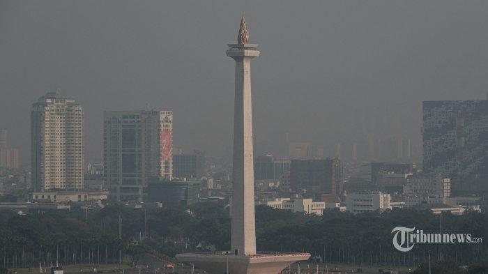 Monumen-Nasional-Monas-terlihat-dalam-kabut-asap-akibat-polusi-udara.jpg