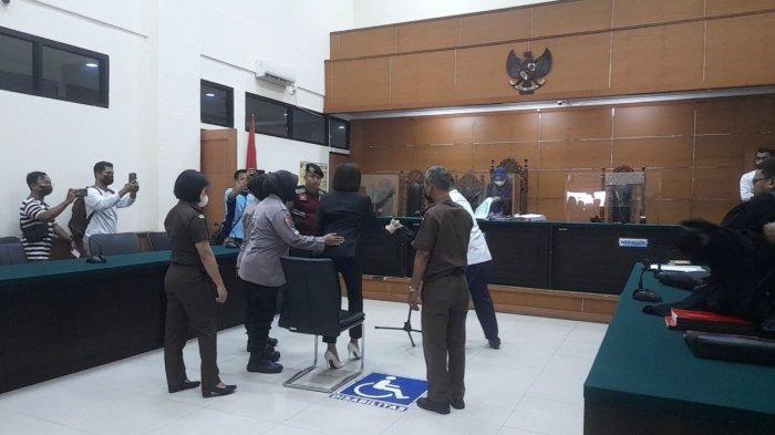 Nikita-Mirzani-Jalani-Persidangan.jpg