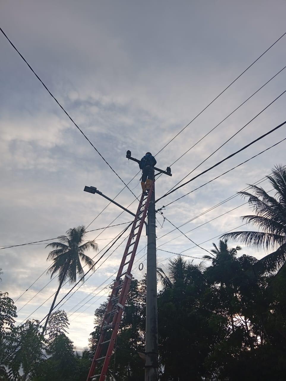 PLN-UP3-Palu-Bergerak-Cepat-Pulihkan-Jaringan-Listrik-Akibat-Longsor.jpg