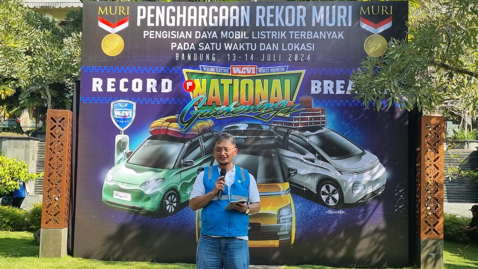 Kolaborasi PLN-Komunitas WEVI Catatkan Rekor MURI, Charging Mobil Listrik Terbanyak di Satu Lokasi