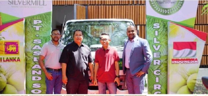 PT-SASL-Beri-Penghargaan-ke-Penyuplai-Kelapa-di-Banggai.jpg