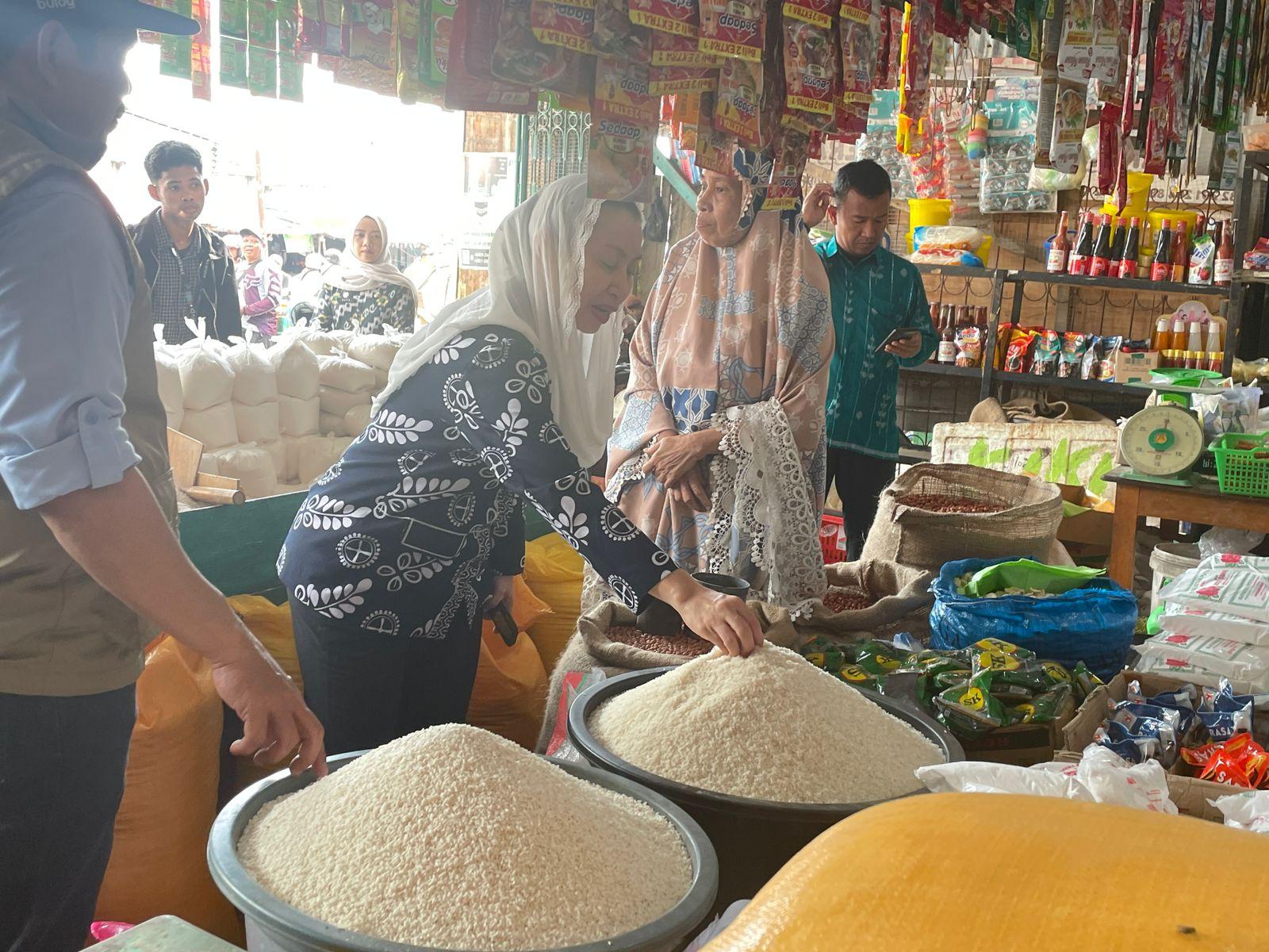 Pantau-Stabilitas-Harga-Pemkot-Palu-Sidak-Pasar-Manonda-dan-Masomba.jpg