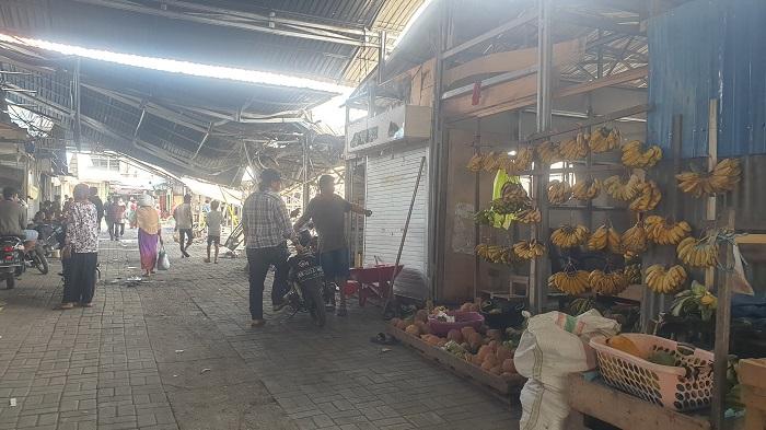 Usai Kebakaran, Pedagang Pasar Masomba Palu Tetap Berjualan