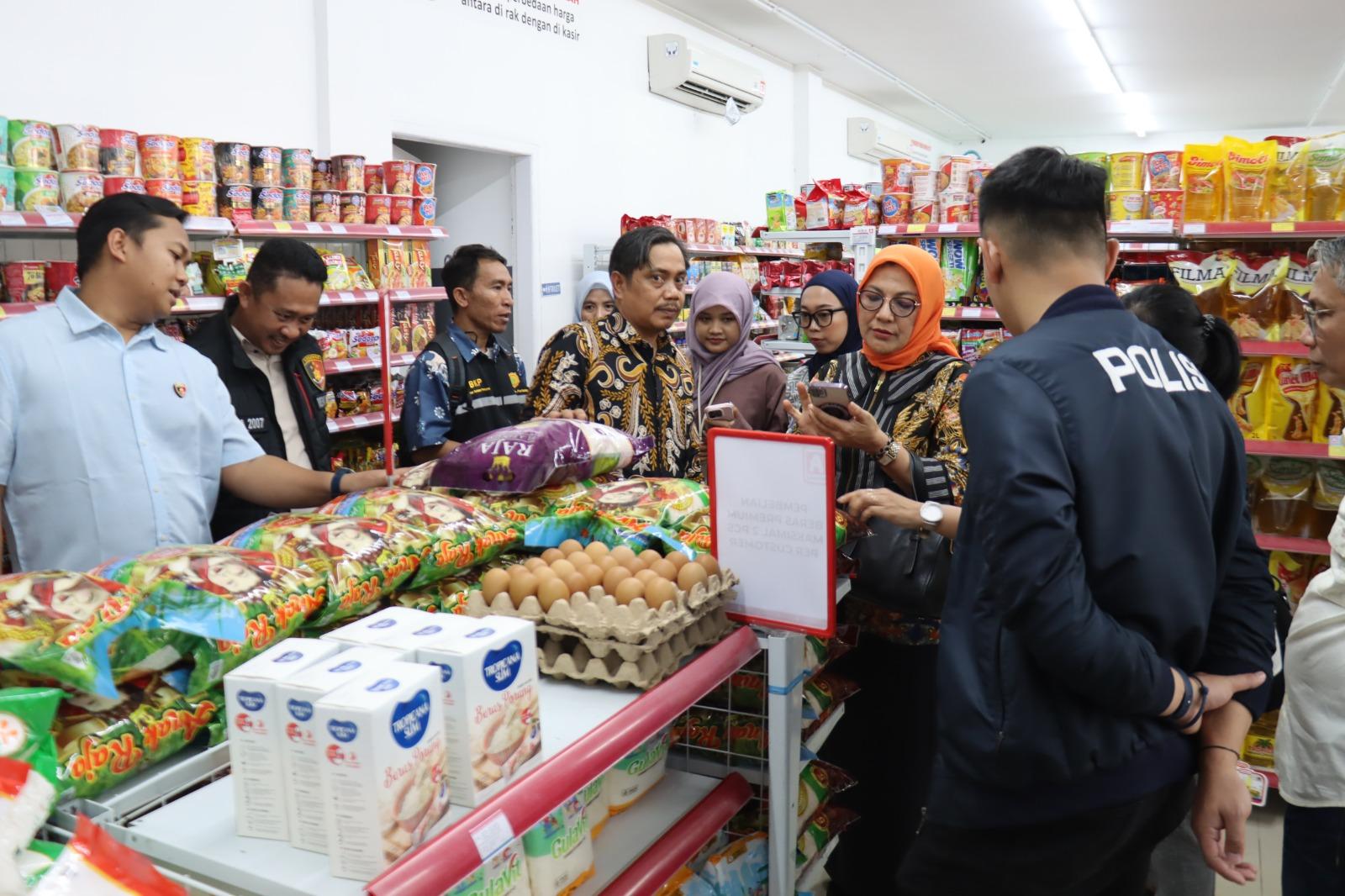 Pastikan-Harga-Sesuai-HET-Polres-Donggala-Gelar-Sidak-Beras-di-Pasar-dan-Retail-Modern.jpg