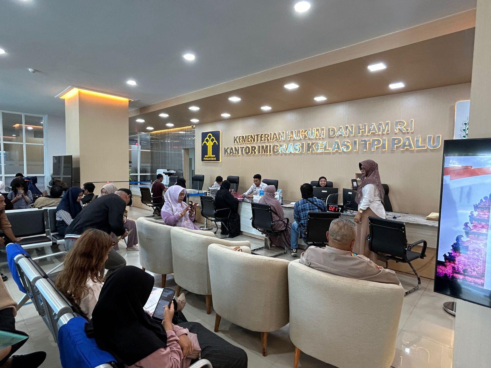 Pelayanan Kantor Imigrasi Palu Dibuka Kembali Pasca Libur Natal 2023 dan Cuti Bersama - Pelayanan-publik-di-Kantor-Imigrasi-Kelas-I-TPI-Pad.jpg