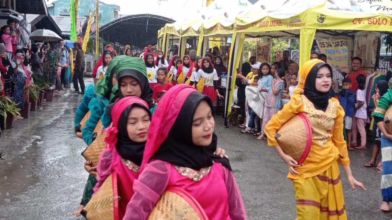 Pembukaan-Festival-Tangga-Banggo-di-Kelurahd1.jpg<pf>Pembukaan-Festival-Tangga-Banggd2.jpg<pf>Pembukaan-Festival-Tangga-Banggo-di-Kelurahan-Sir3.jpg<pf>Pembukaan-Festival-Tangga-Banggo-di-Kelurahan-d4.jpg<pf>Pembukaan-Festival-Tangga-Banggo-di-Kelurahadf5.jpg