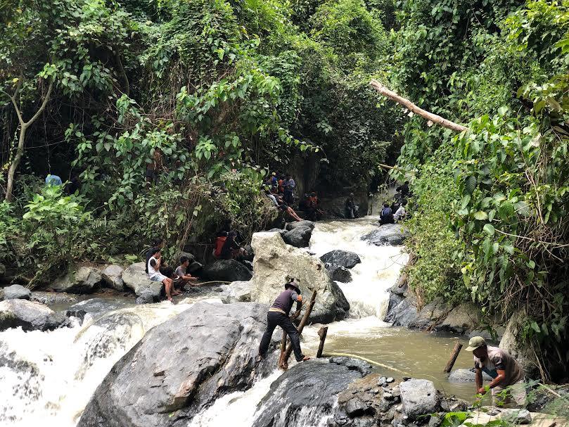 Pencarian-Mayat-di-Air-Terjun-Wera.jpg