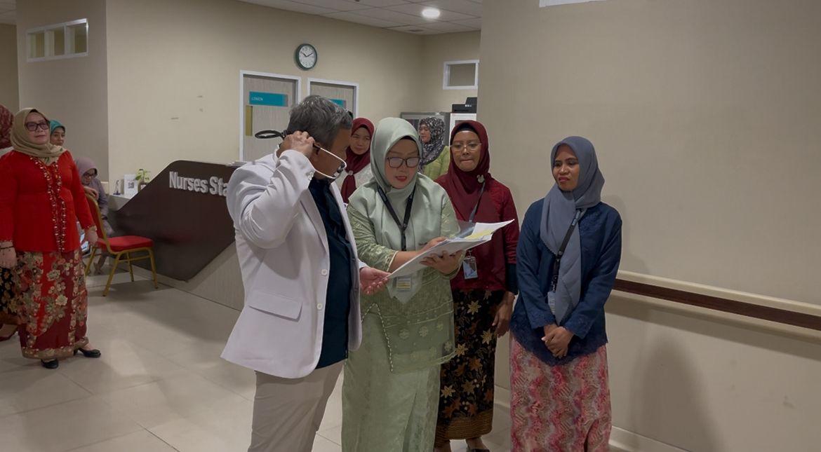 Perawat-pakai-kebaya-di-RSUD-Anutapura-Palu-2026.jpg