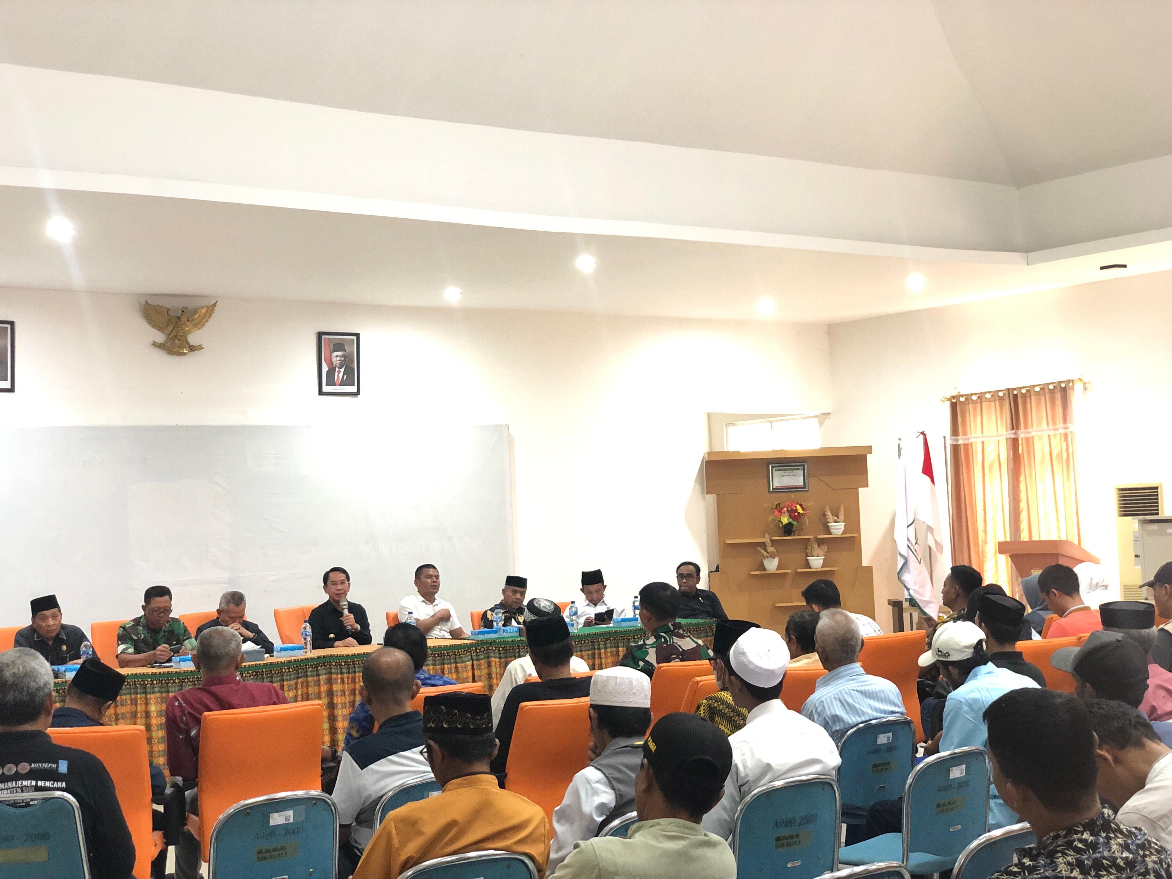 Pertemuan-warga-dan-pemerintah-sigi.jpg