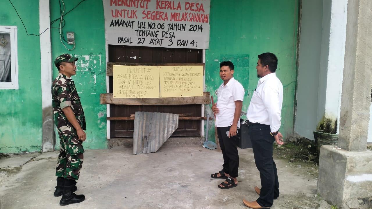 Polisi-Pastikan-Situasi-Desa-Bambalemo-Kondusif-Usai-Aksi-Penyegelan-Kantor-Desa.jpg