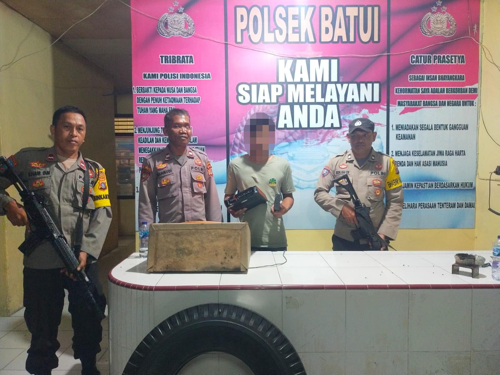 Polisi-menangkap-warga-Desa-Ondo-ondolu-1-Kecamatan-Bad.jpg
