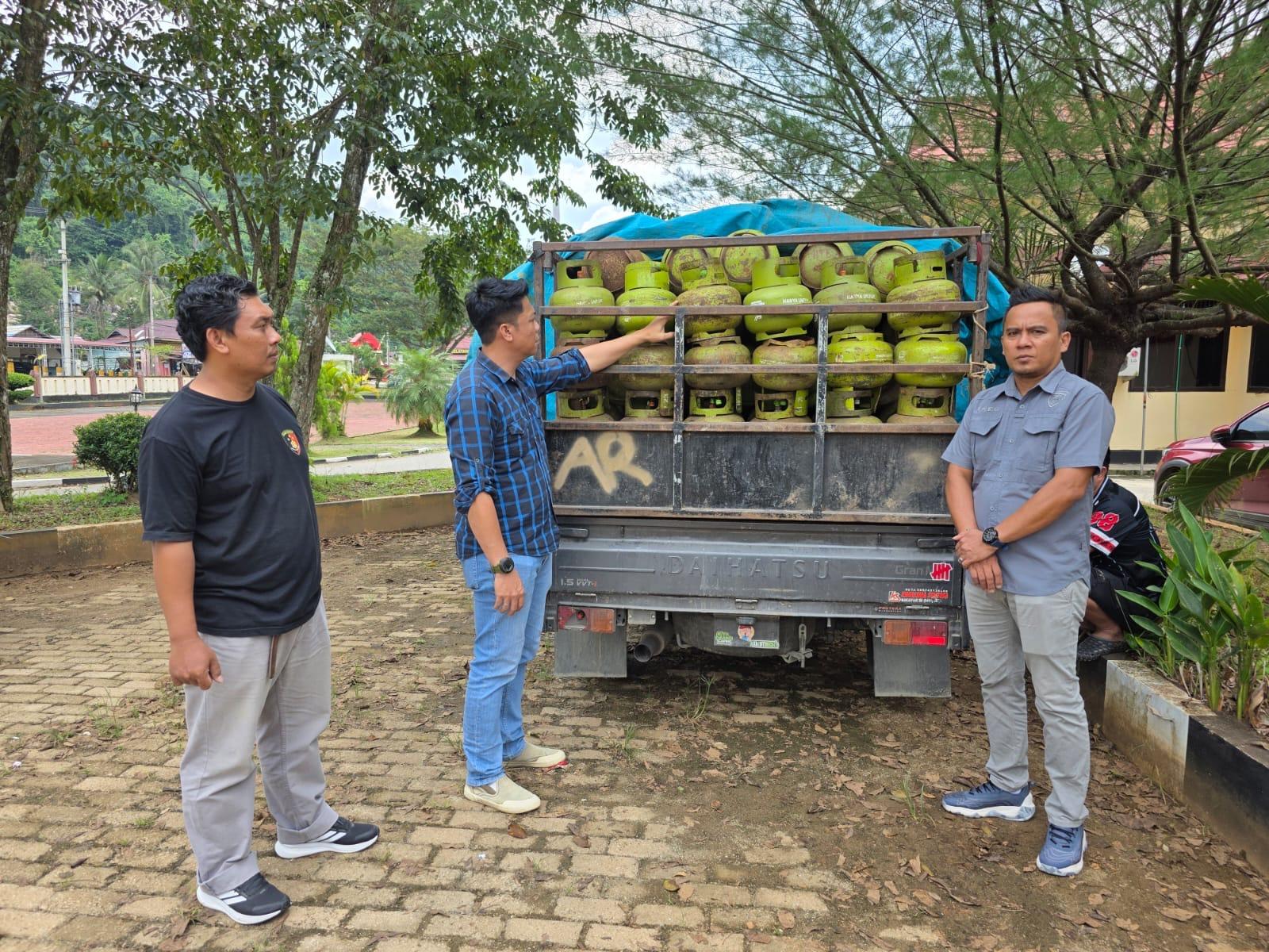 Polres-Morowali-Utara-Amankan-300-Tabung-LPG-Subsidi-Ilegal-dari-Masamba.jpg