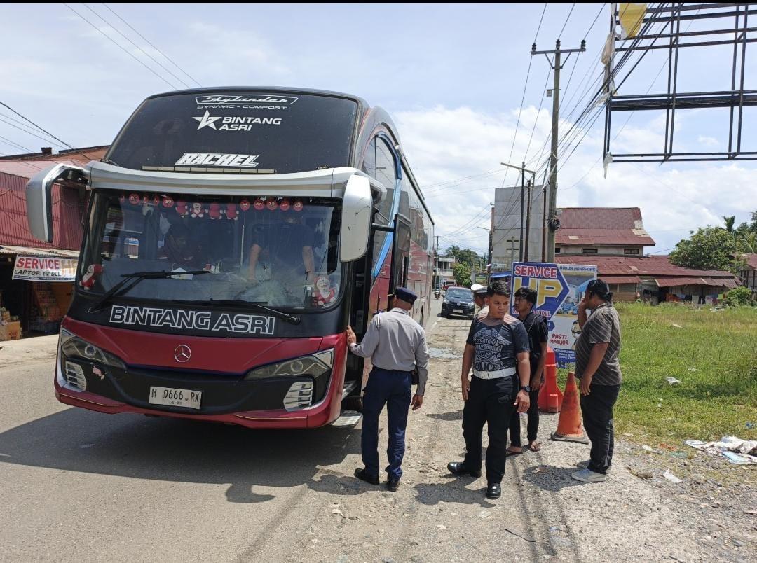 Polres-Morowali-Utara-Lakukan-Ramp-Check-Bus-AKAP-Jelang-Mudik-Lebaran-2026.jpg
