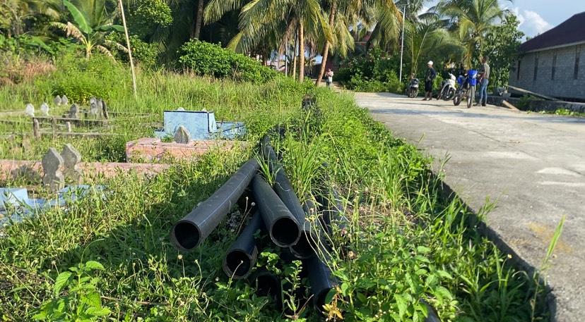 Proyek-Sumur-Bor-Rp700-Juta-di-Kaleroang-Belum-Rampung-Material-Terbengkalai.jpg