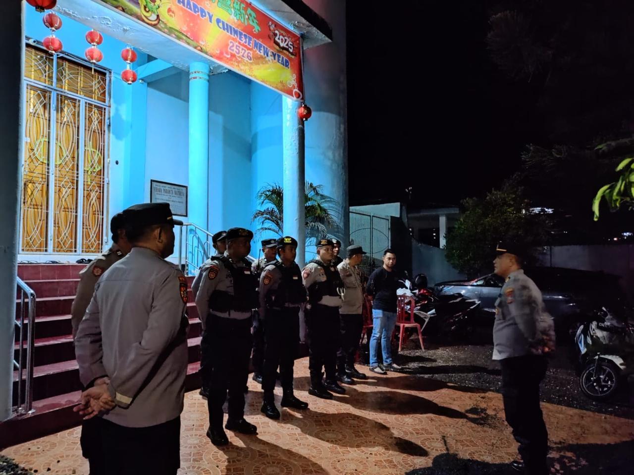 Puluhan-personel-Polres-Banggai-melakukan-pengamanan-ibadah-ds.jpg