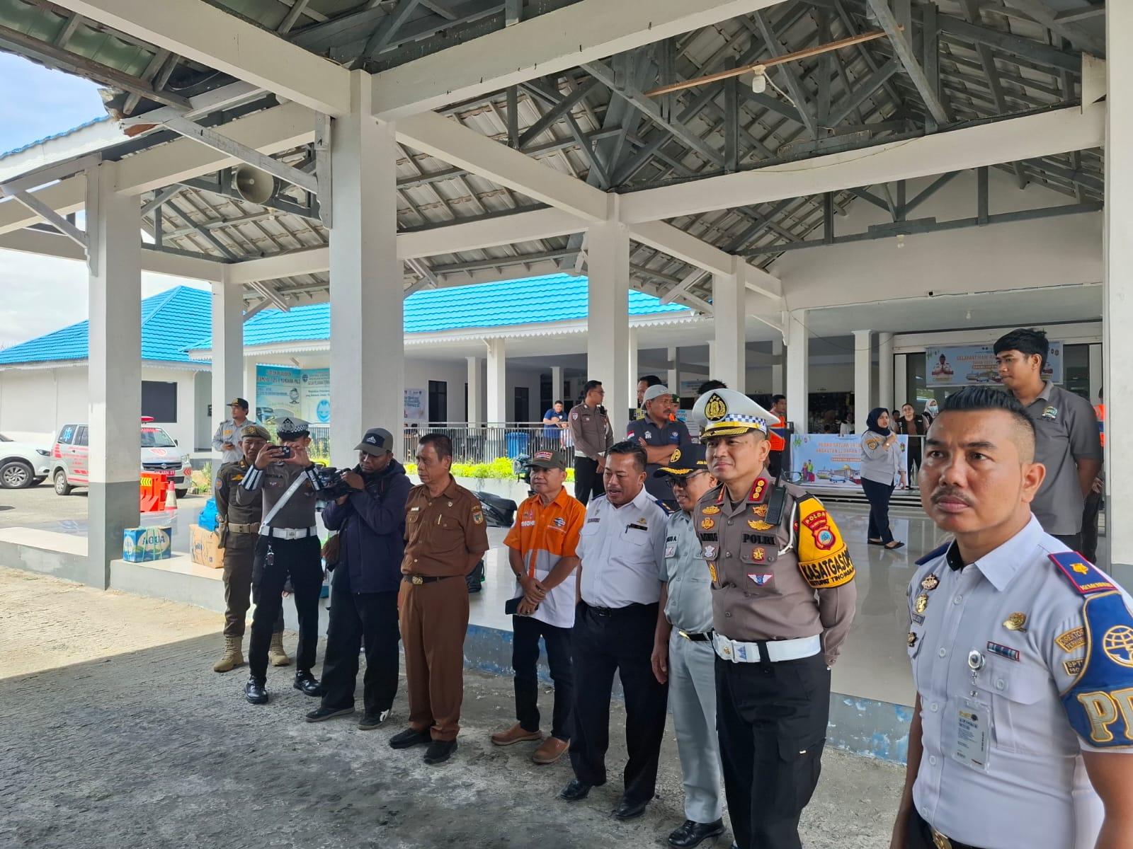 Ramp-Check-Terminal-Mamboro-Kendaraan-dan-Dokumen-Pengemudi-Diperiksa.jpg