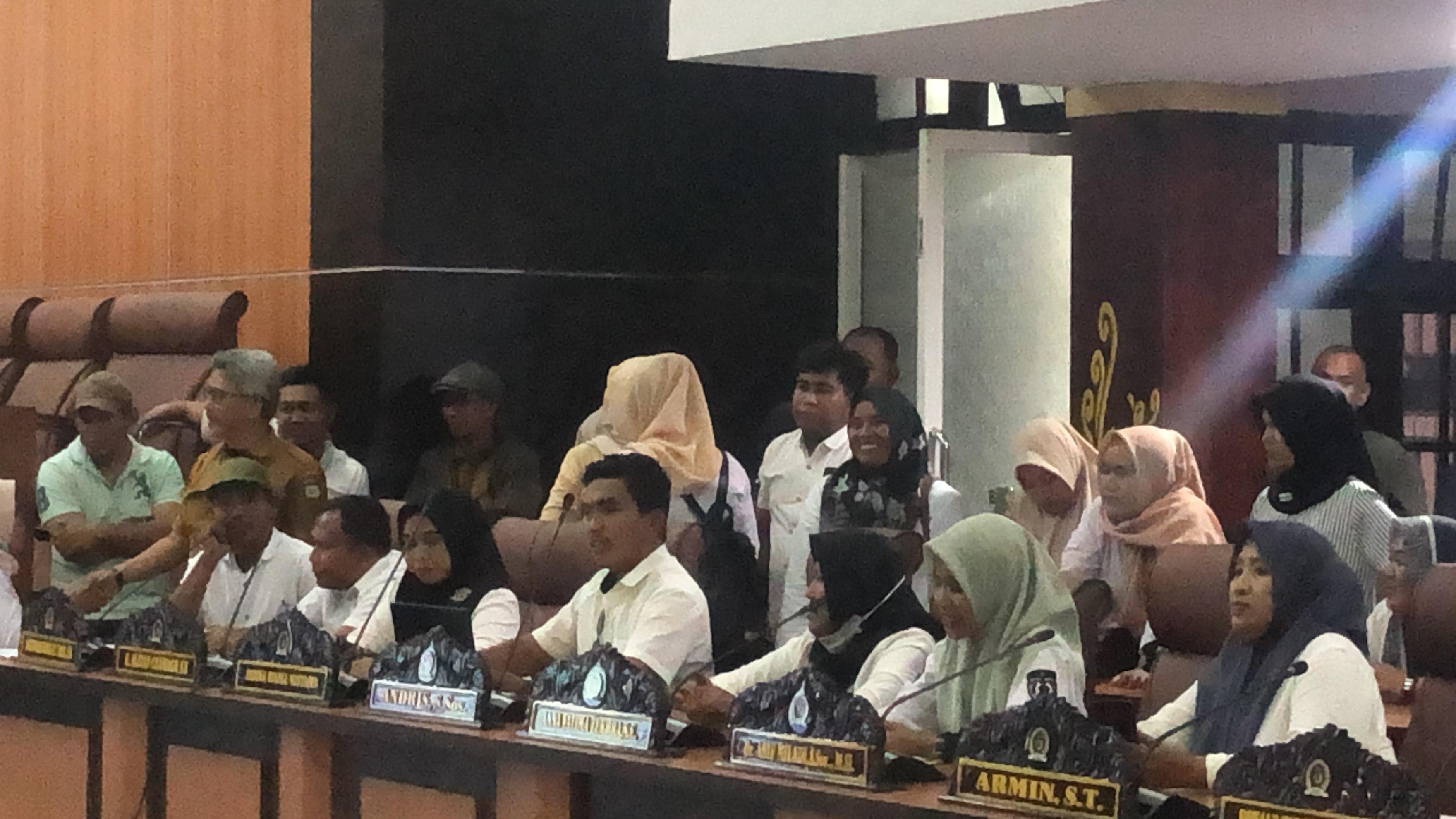 Rapat-DPRD-Palu-Bareng-Honorer.jpg