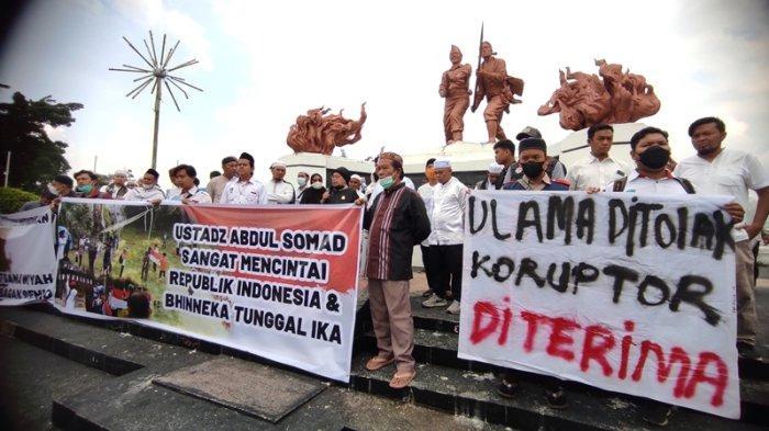 Ratusan-Umat-Muslim-melakukan-Aksi-Bela-Ustadz-Abdul-Somad.jpg
