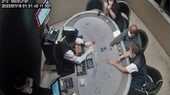 NGAKU Jalan Pun Tak Kuat! Lukas Enembe Masih Bisa Berjudi di Kasino, Pengacara: Cari Refreshing