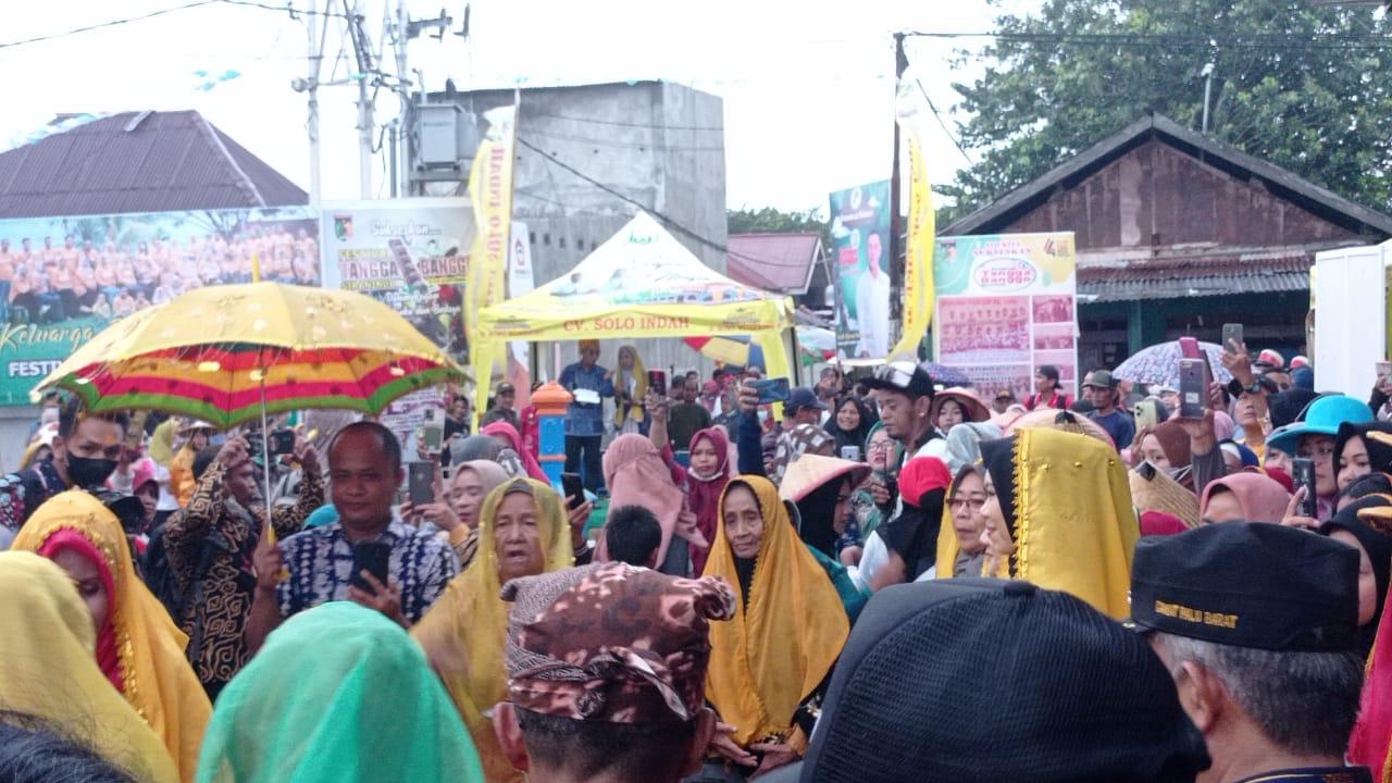 Ribuan-warga-memadati-lokasi-pembukaan-Festival-Tangga-Man.jpg