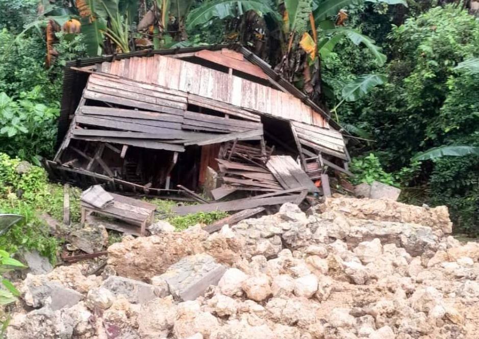Rumah-warga-diterjang-Longsor-di-banggai-kepulauan.jpg
