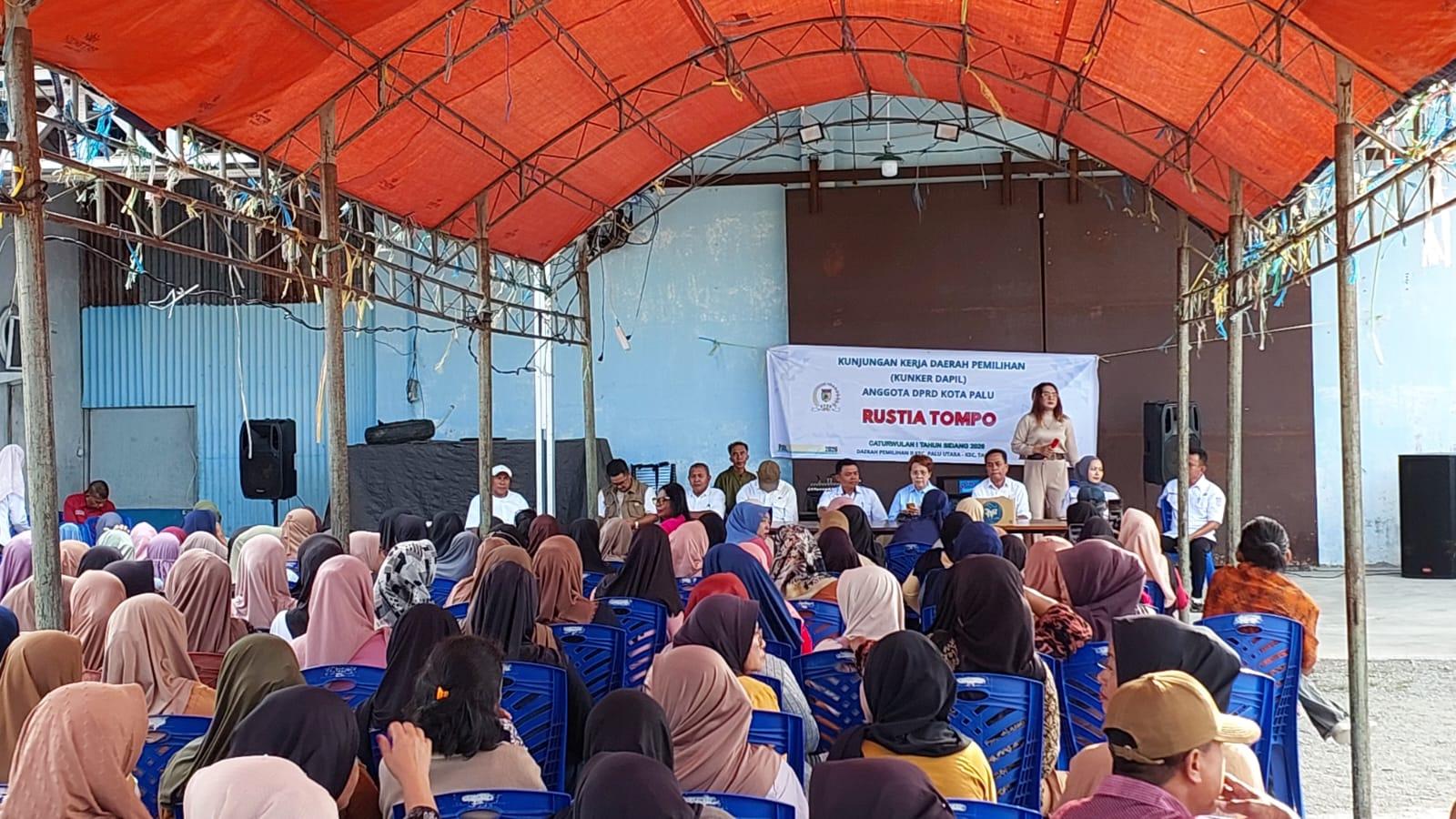 Rustia-Tompo-Minta-Lurah-dan-Camat-Aktif-Pantau-Pembayaran-PBB-dan-Retribusi-Sampah.jpg