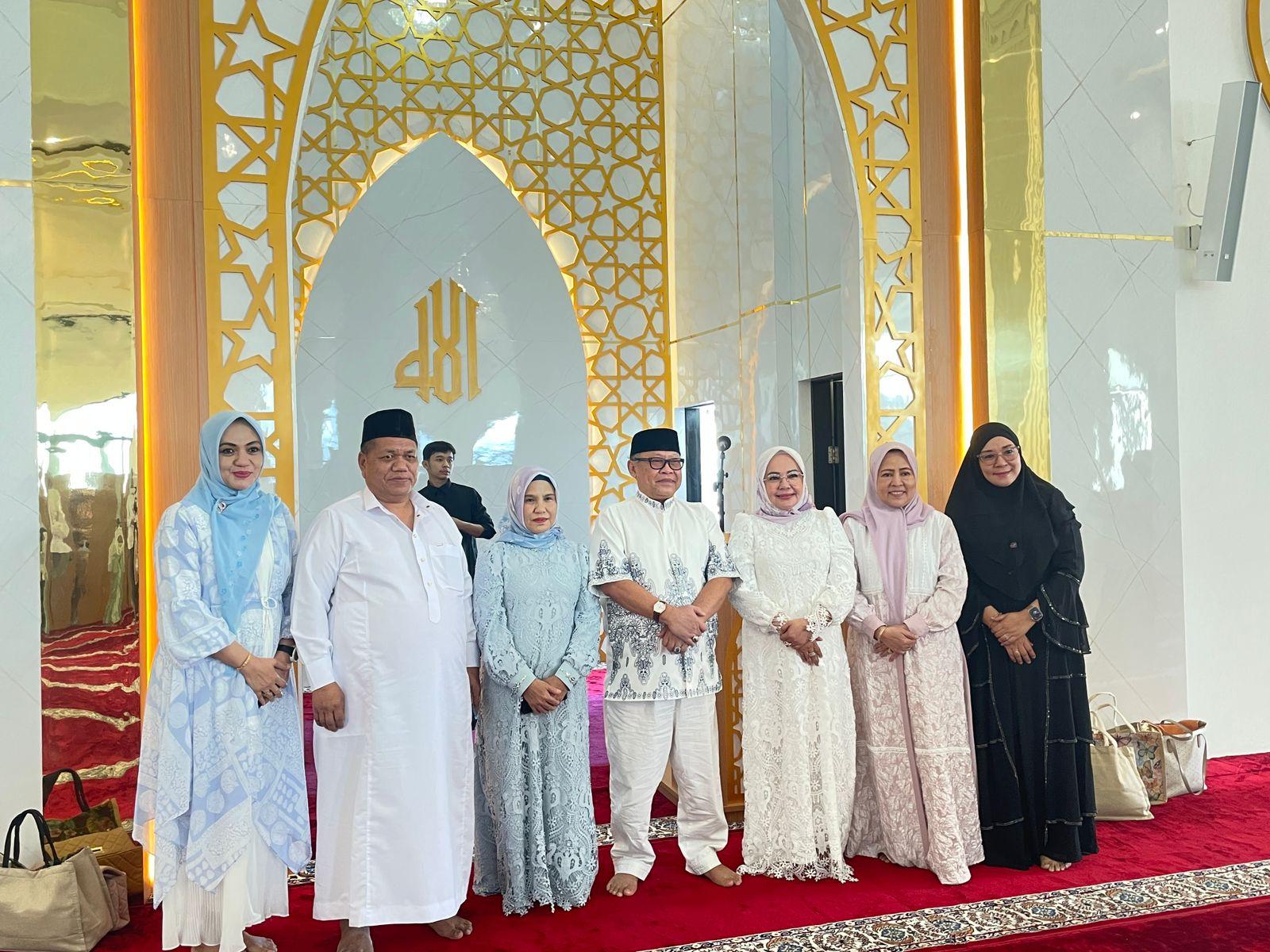 Salat-Id-di-DPRD-Sulteng-2024.jpg