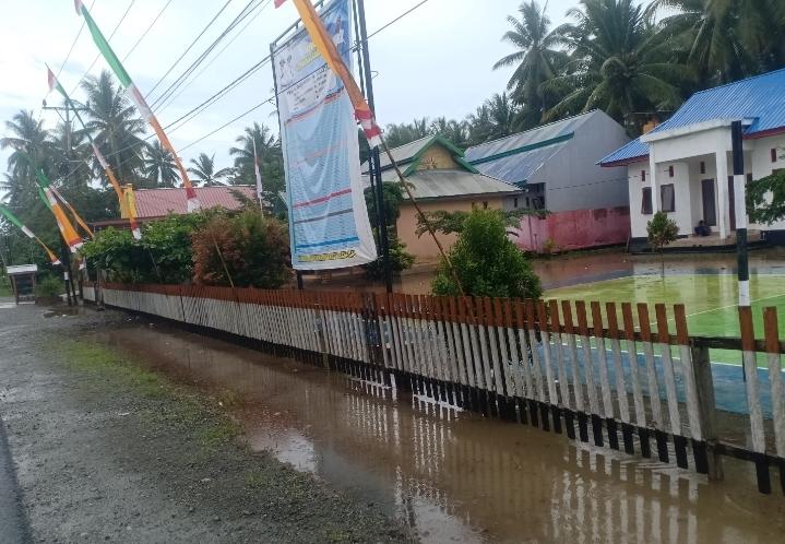 Rumah dan Kantor Desa Kerap Terendam, Warga Kalumbangan Banggai Butuh Drainase