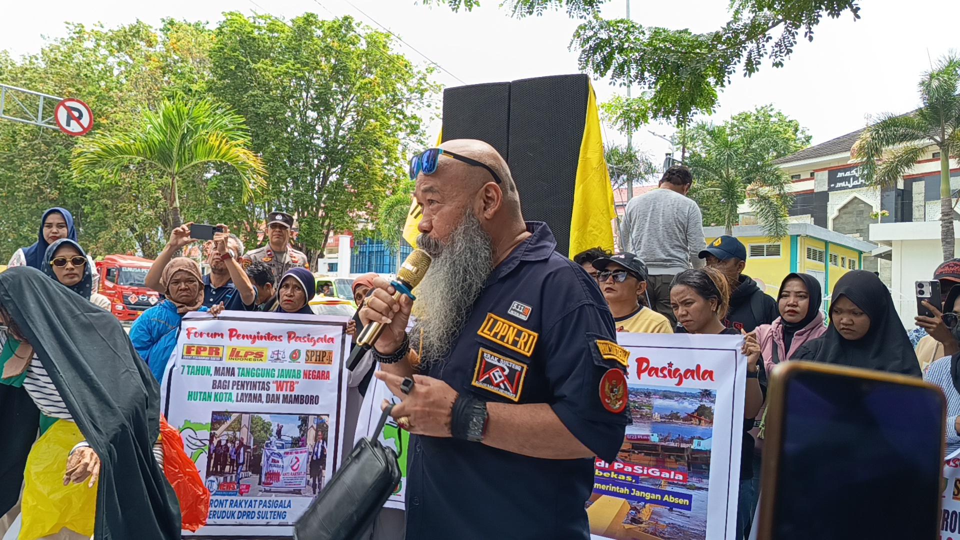 Sejumlah-massa-aksi-dari-berbagai-elemen-masyarakat.jpg