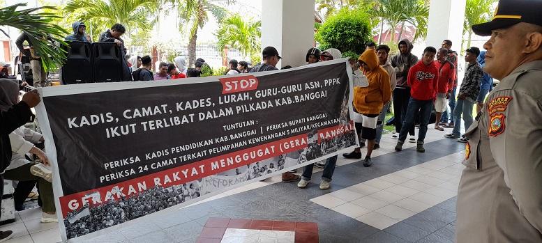 Puluhan Masyarakat Suarakan Isu Netralitas ASN di Kantor DPRD Banggai