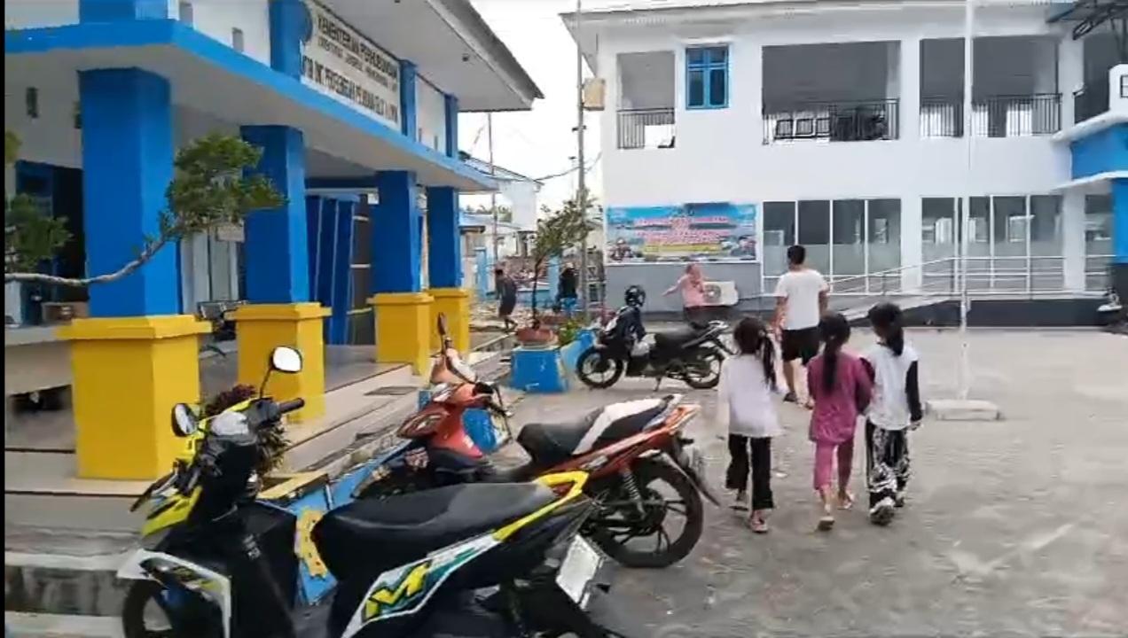 Situsasi-depan-Kantor-UPP-Kelas-II-di-area-Pelabuhan-Luwuk.jpg