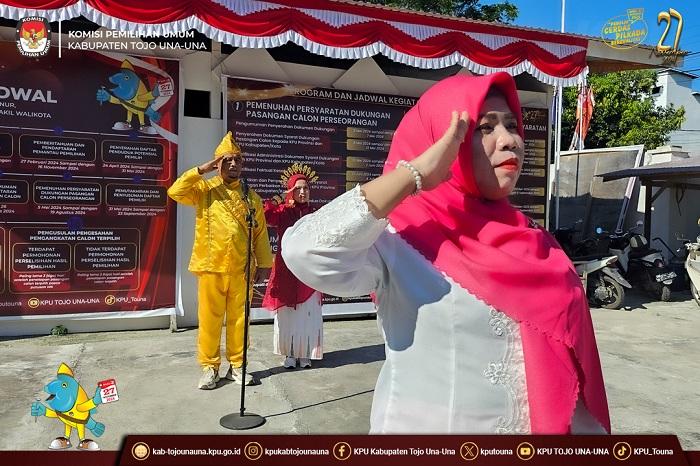 Pengibaran Bendera HUT RI di KPU Touna, Naser Lahay Irup, Staf Perempuan Jadi Pemimpin Upacara - Upacara-pengibaran-di-KPU-Touna.jpg