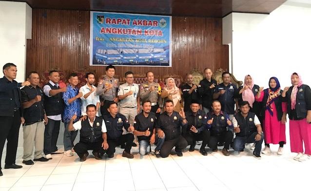Wakil-Wali-Kota-Palu-Reny-A-Lamadjido-menghadiri-rapad.jpg