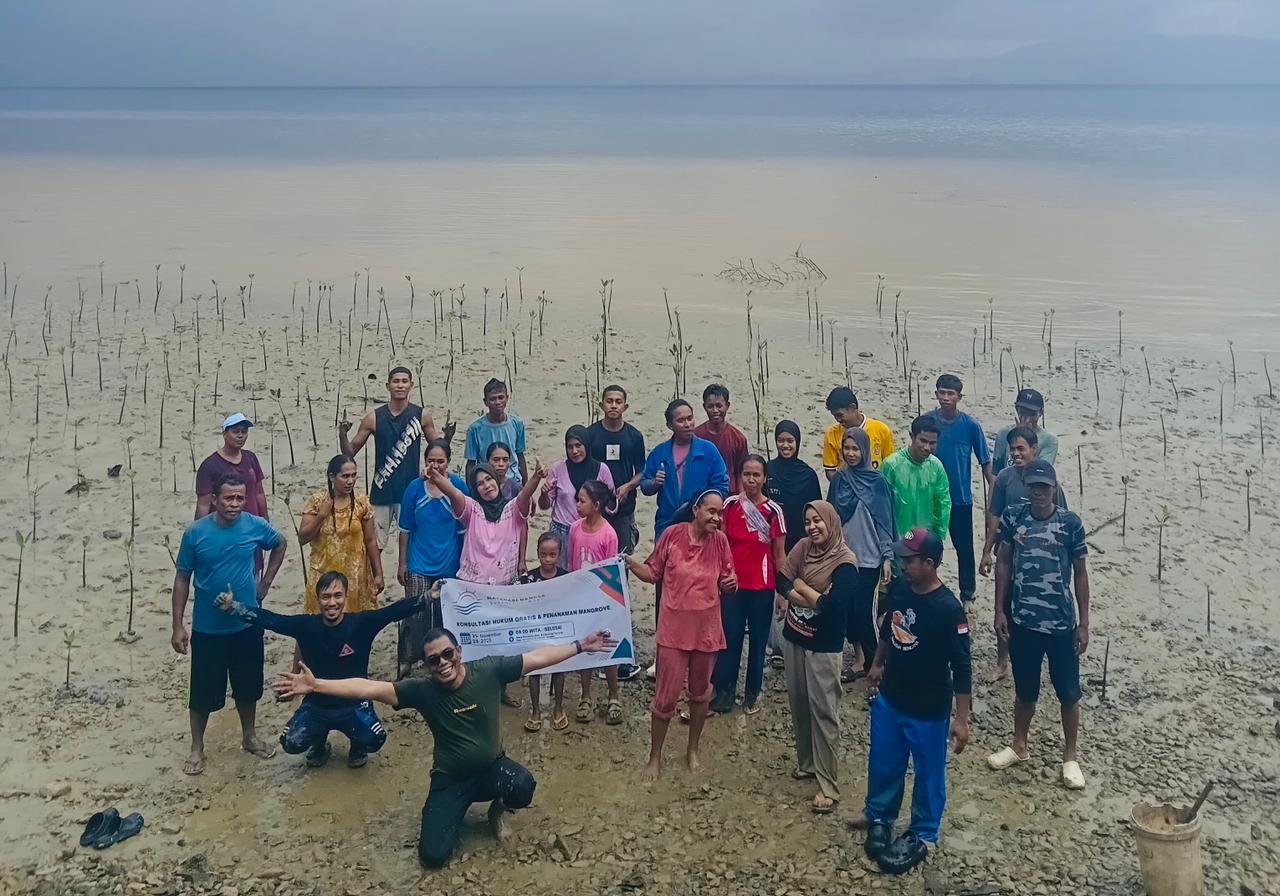 Warga-Pomolulu-Bergerak-Tanam-400-Mangrove-Desak-Perusahaan-Peduli-Lingkungan.jpg