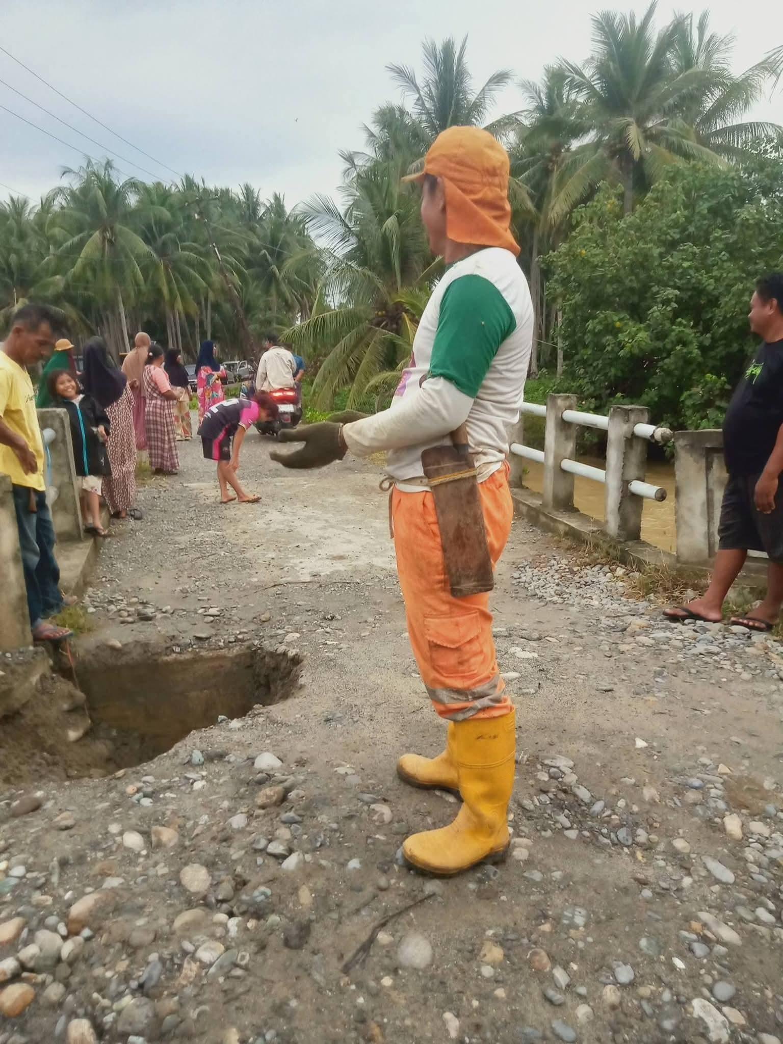 Warga-Sausu-Peore-Keluhkan-Jembatan-Rusak.jpg