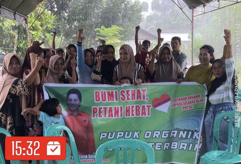 Yosepina-Ajak-Warga-Desa-Dadakitan-Olah-Sampah-Jadi-Pupuk-Organik.jpg