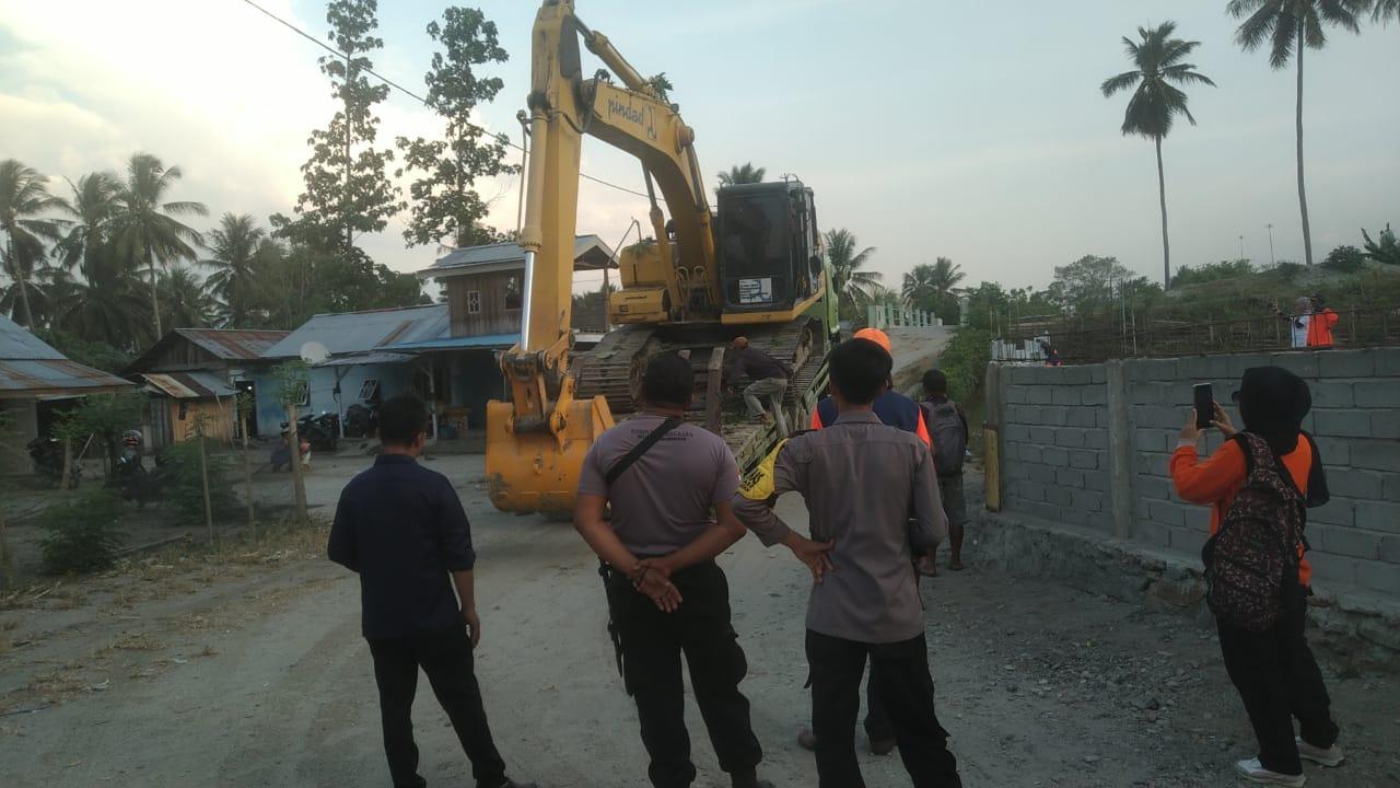 alat-berat-tiba-di-sambo-sigi.jpg