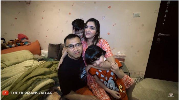 anang-arsy-dan-arsya-hermansyah-memeluk-ashanty-yang-dinyatakan-sembuh-dari-covid-19.jpg