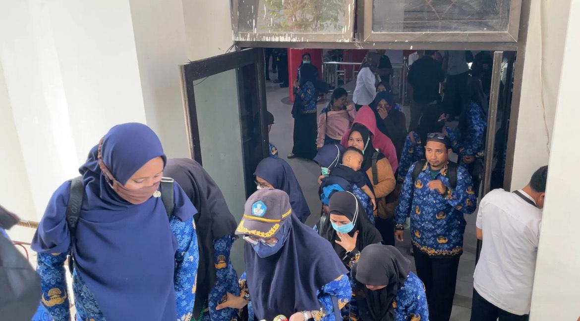 asn-pppk-donggala-geruduk-kantor-bupati-donggala.jpg