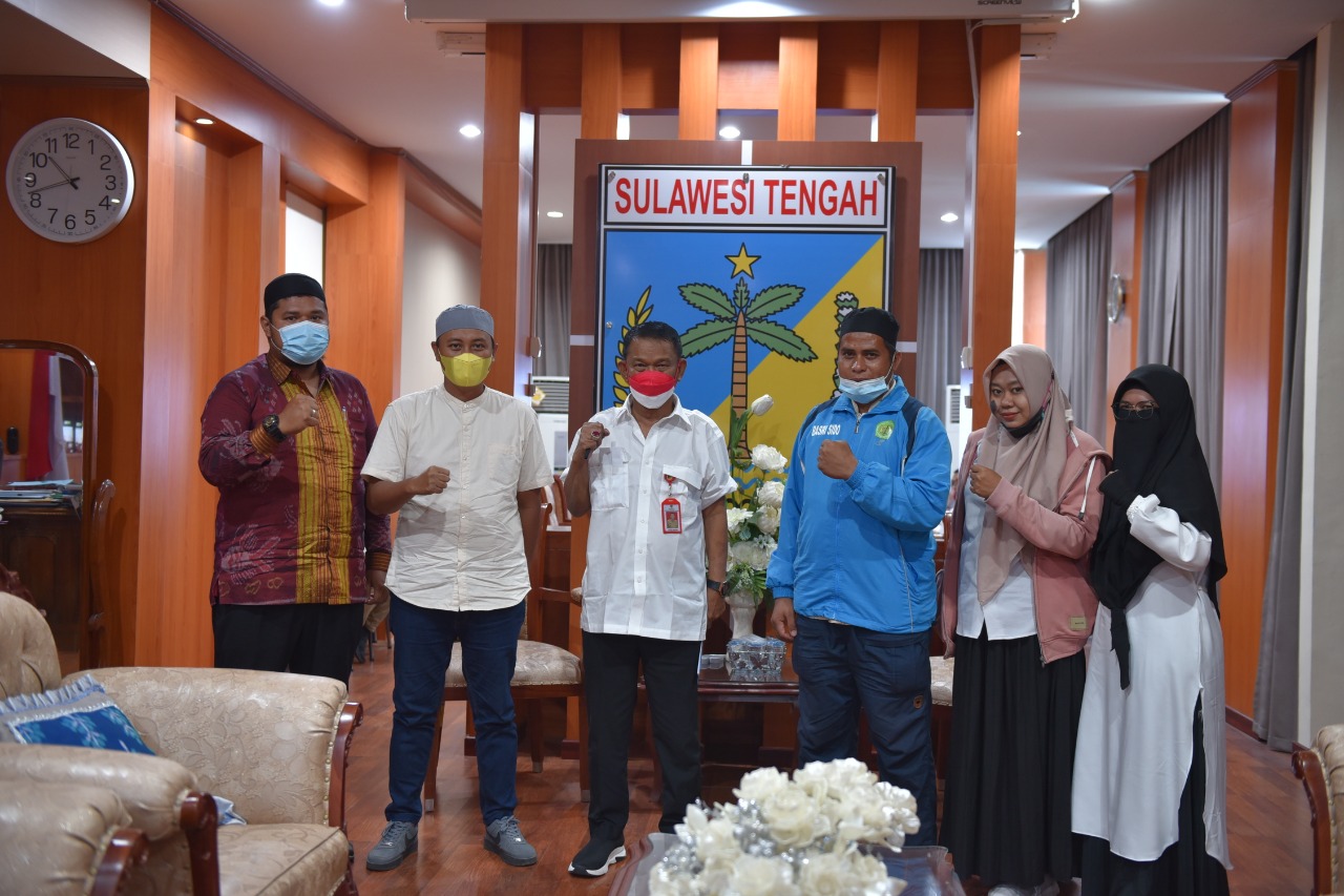 atlet-panahan-sulawesi-tengah-sowan-ke-gubernur-sulteng-rusdi.jpg