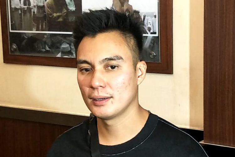 baim-wong-saat-ditemui-di-polres-metro-jakarta-selatan-kamis-2572019.jpg